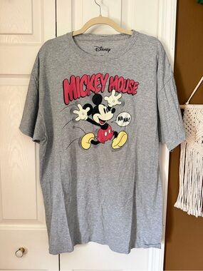 Disney Mickey Mouse Gray Graphic T-Shirt / Size XL